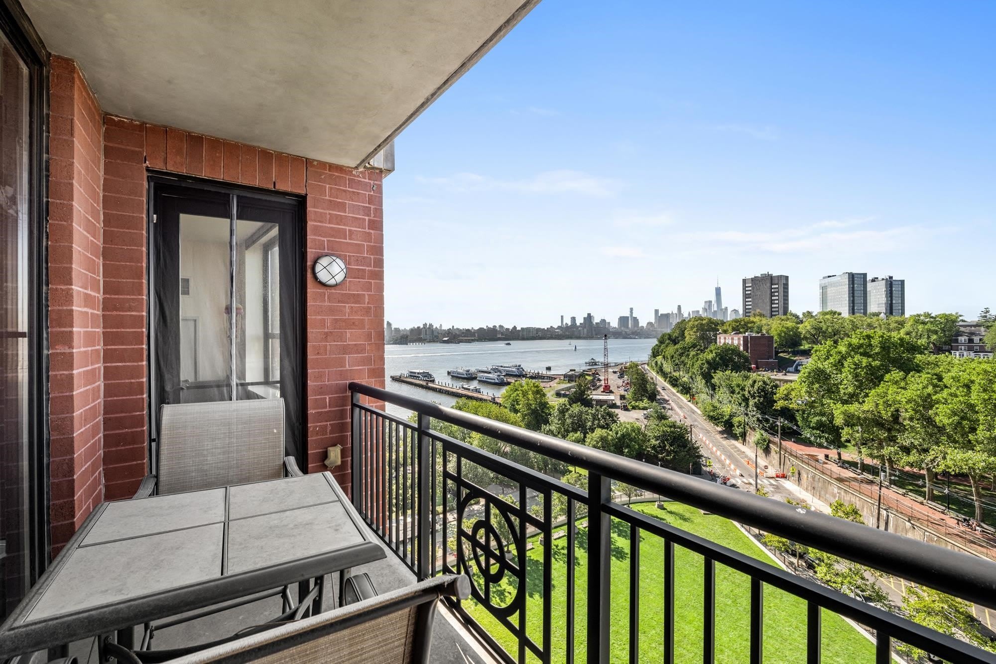 1025 Maxwell Lane – photo 1