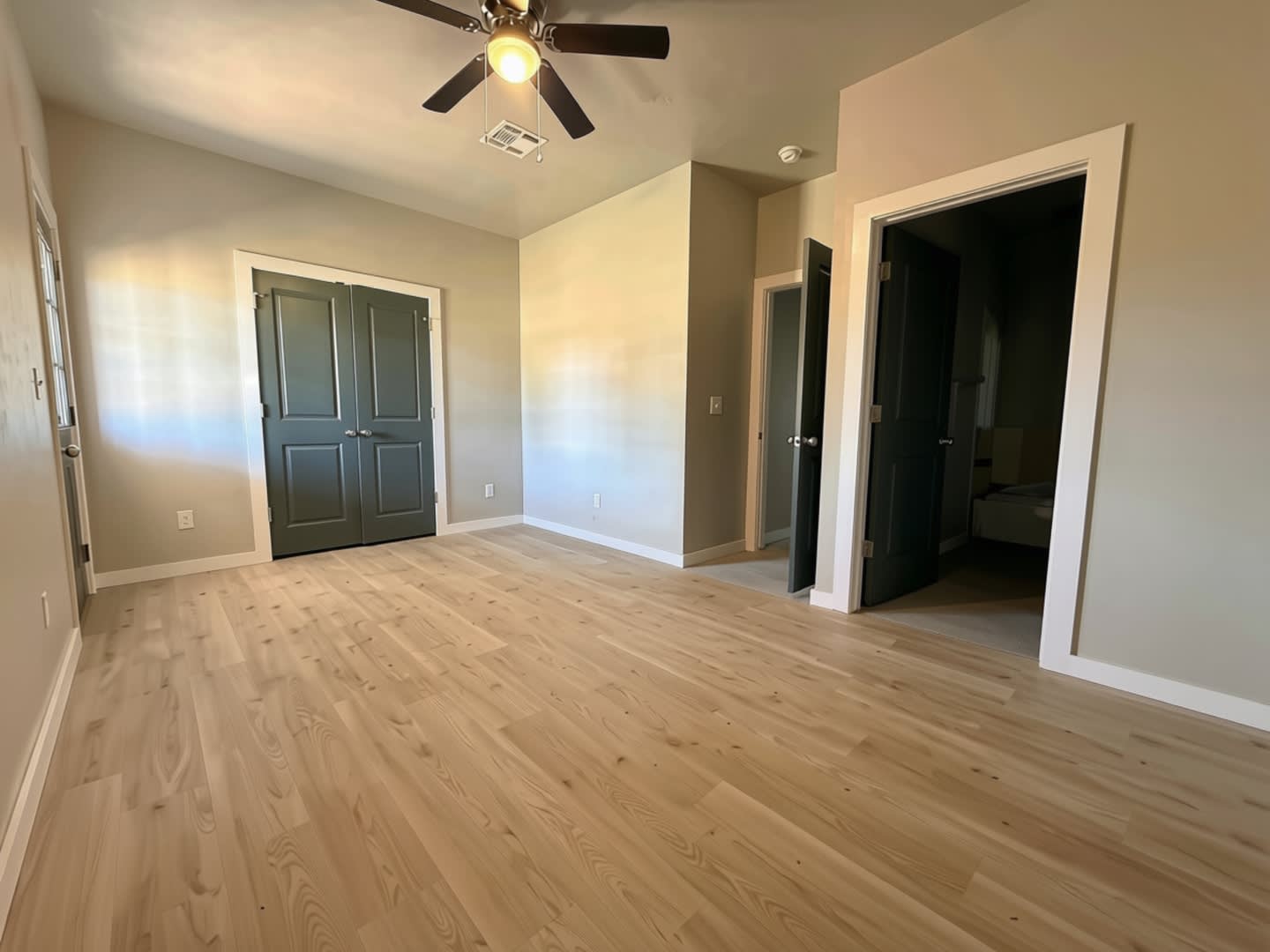 Modern 3-Bedroom Duplex Unit – photo 3