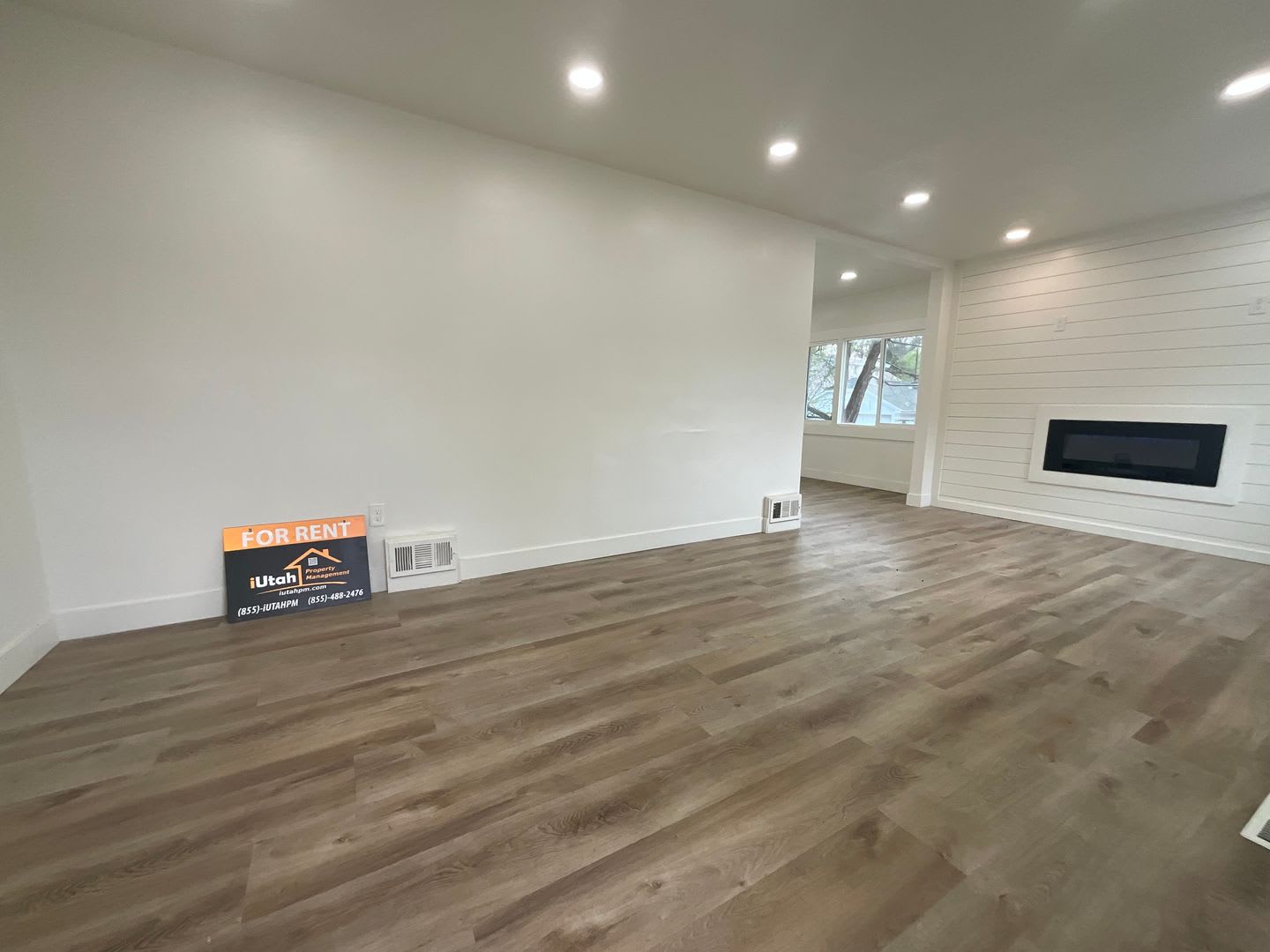 4 Bedroom 2 Bath Home- Dog Friendly- Purchase optional. – photo 3