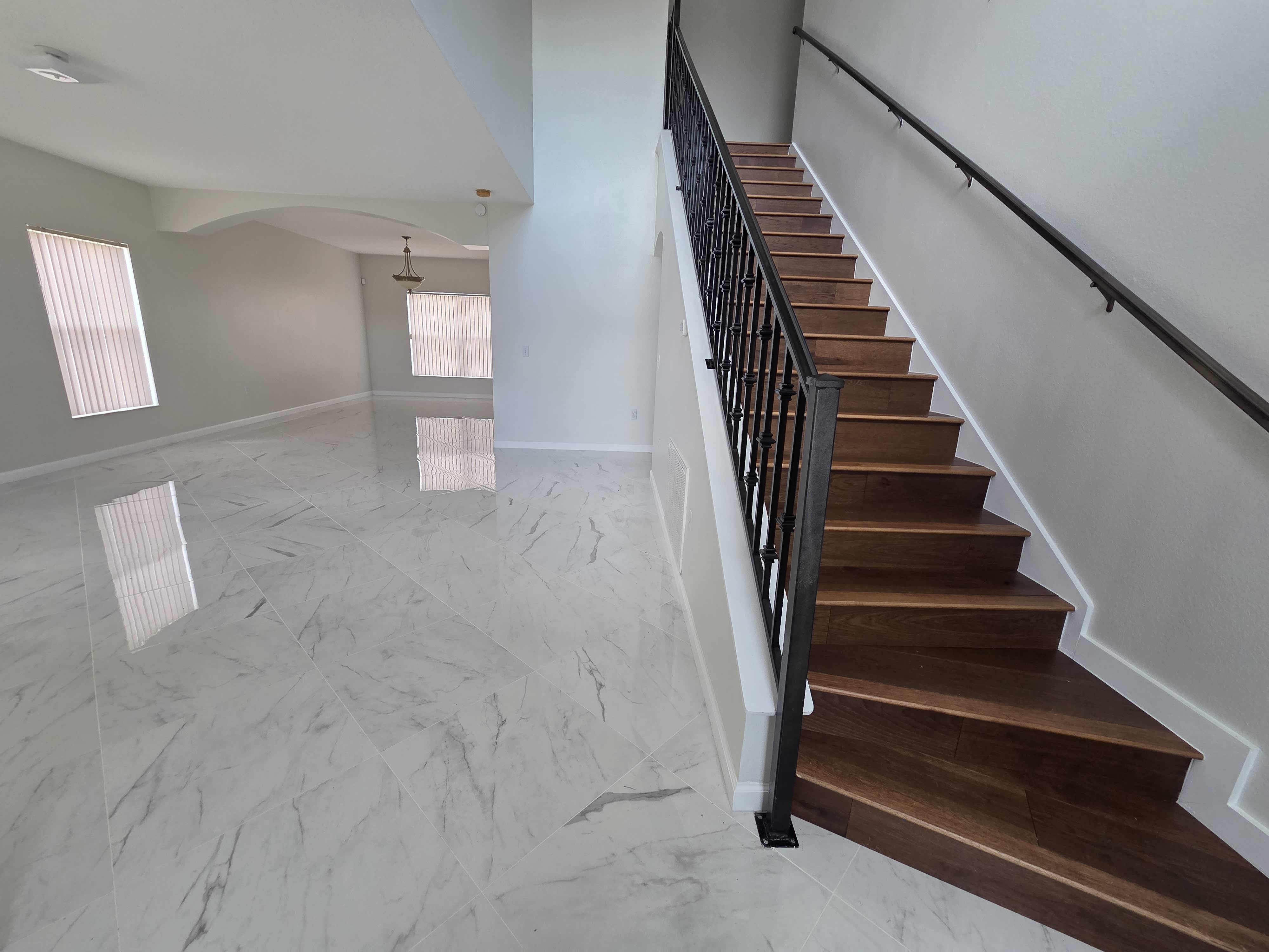 330 Aldershot Ct – photo 3