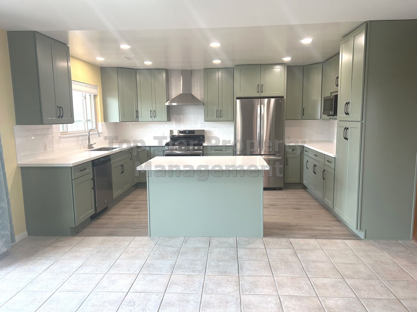 Oceanside Charmer 3 Bed 2 Bath House Available 09 15 – photo 2