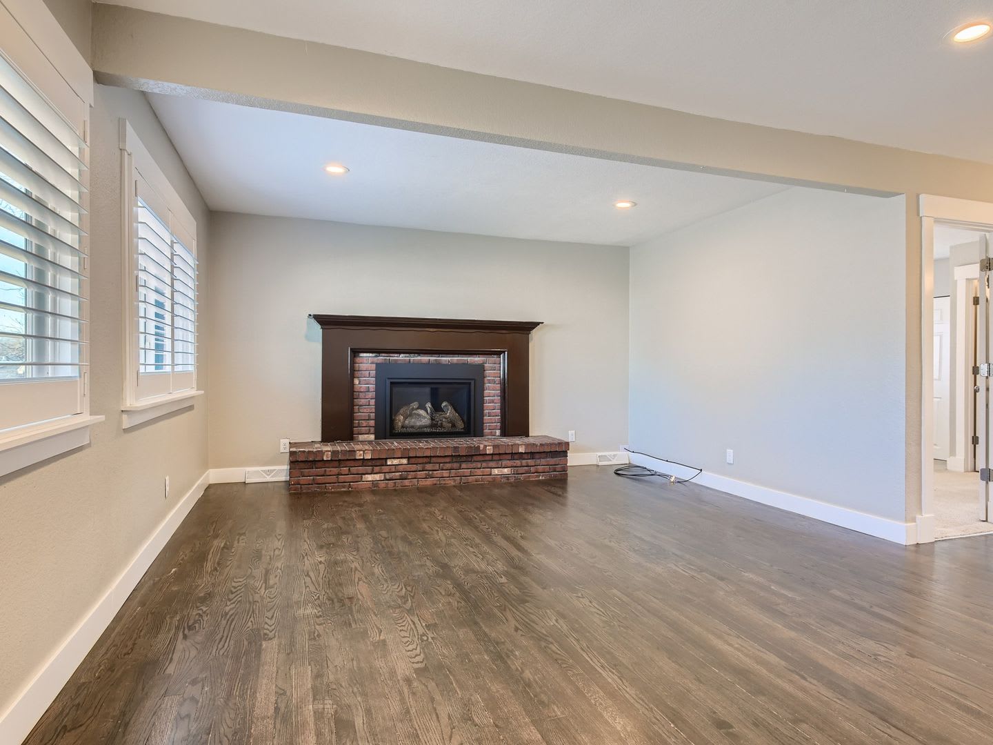 Evolve Real Estate: AVAILABLE 10/1/2026 CHARMNG MID CENTURY 4 BED HOME IN MAR LEE MANOR! – photo 2
