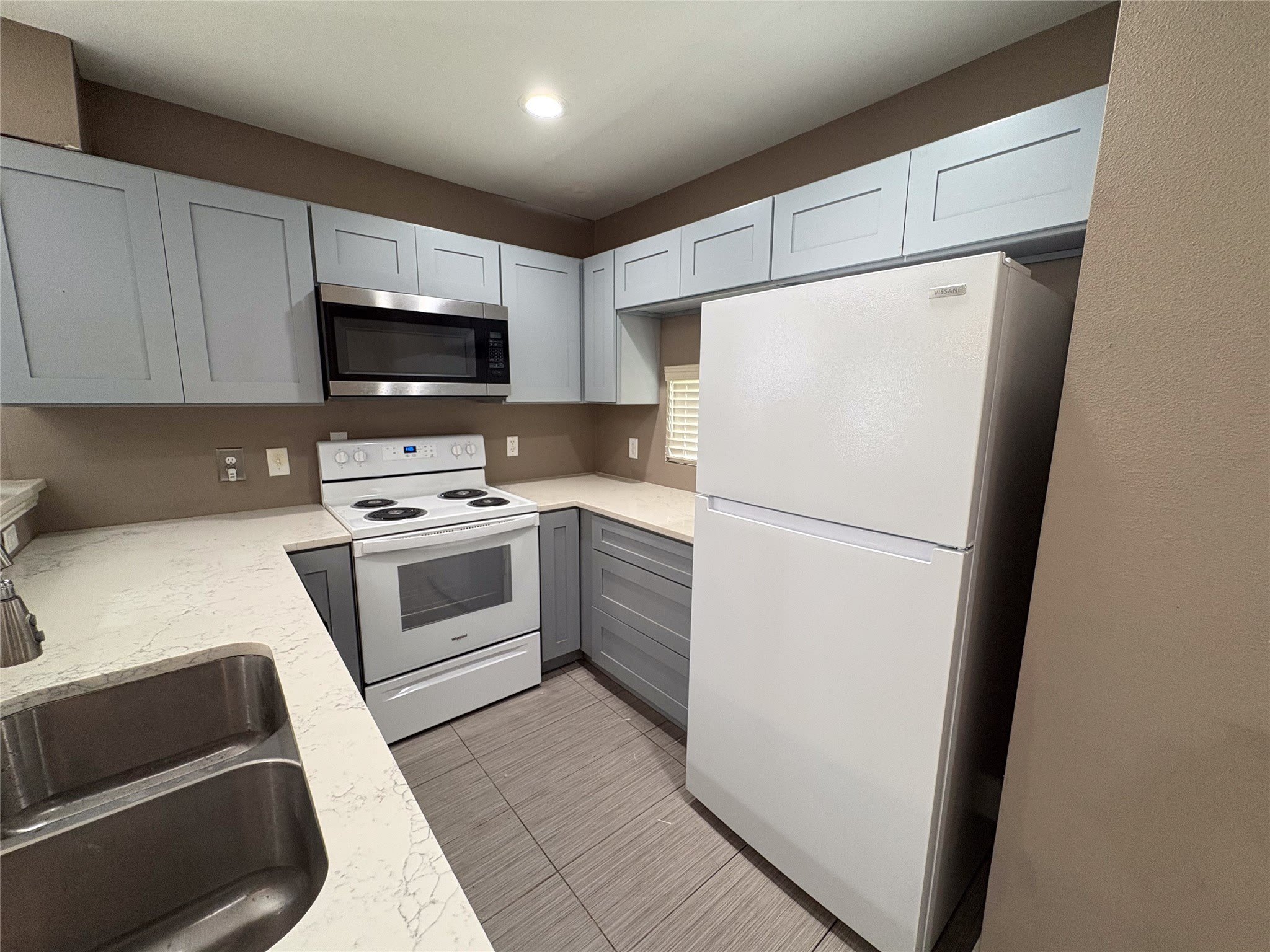301 E Brockett Street – photo 2