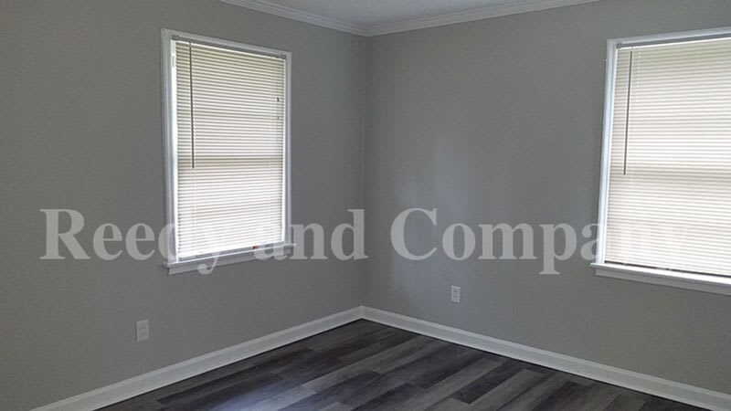 893 Linwood Rd – photo 4