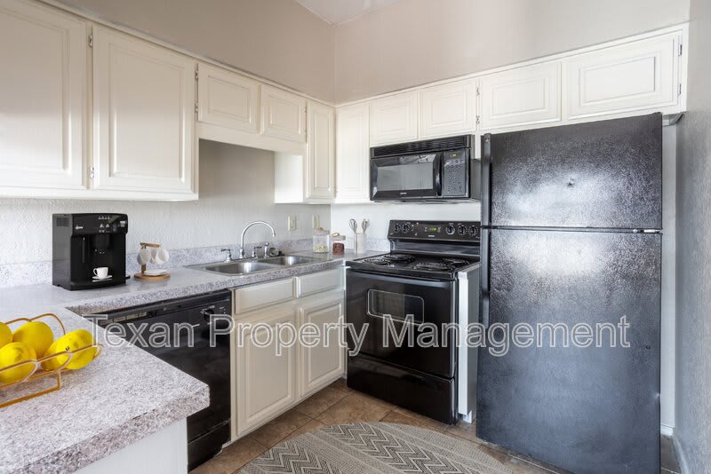 400 E Pearl Street – photo 3