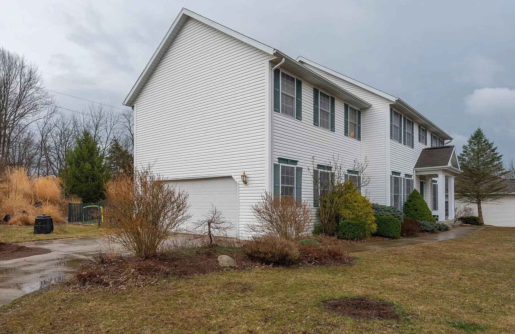 Must See Bright Spacious Home With Tons Of Charm – photo 2
