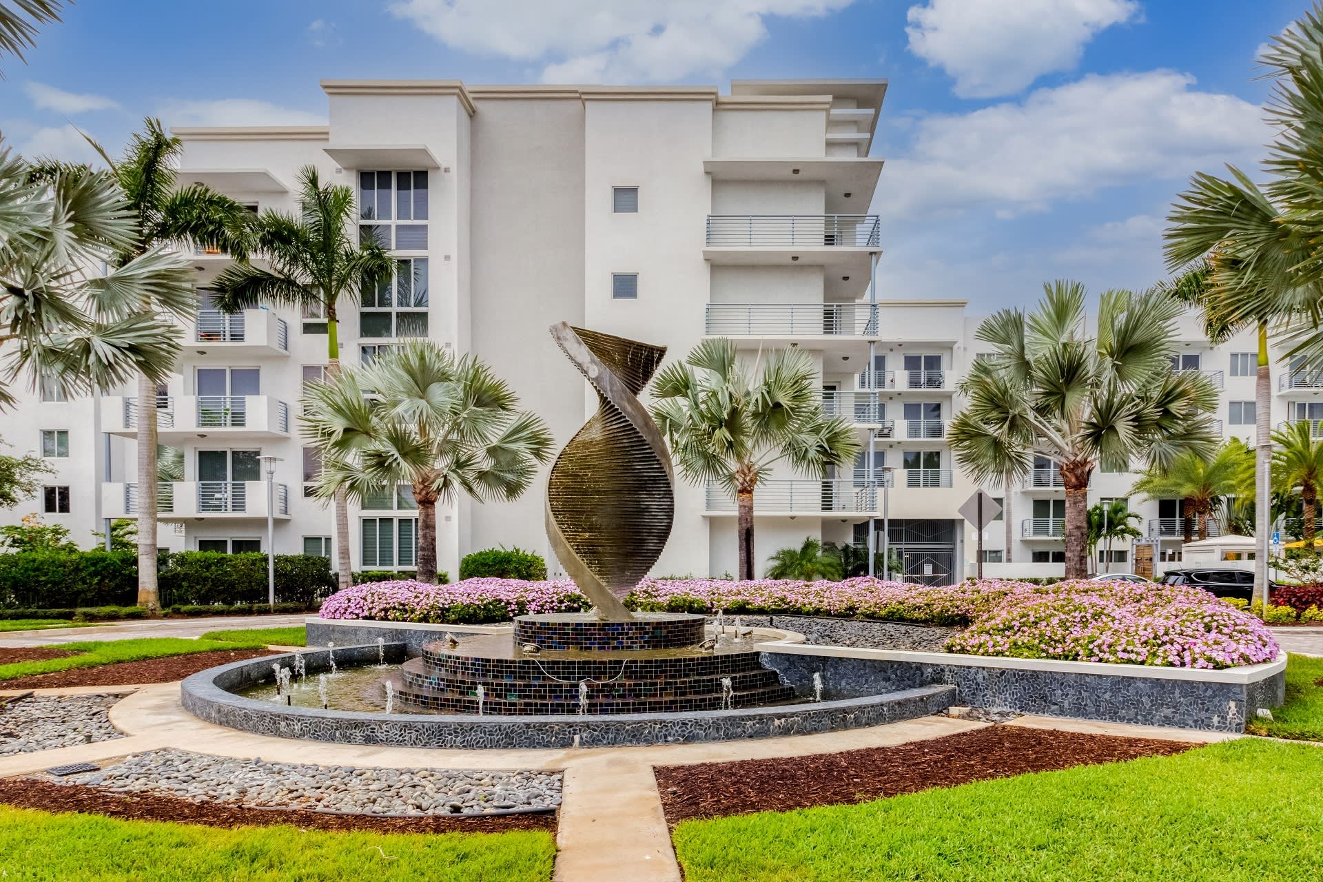 Windsor At Pembroke Gardens – photo 2