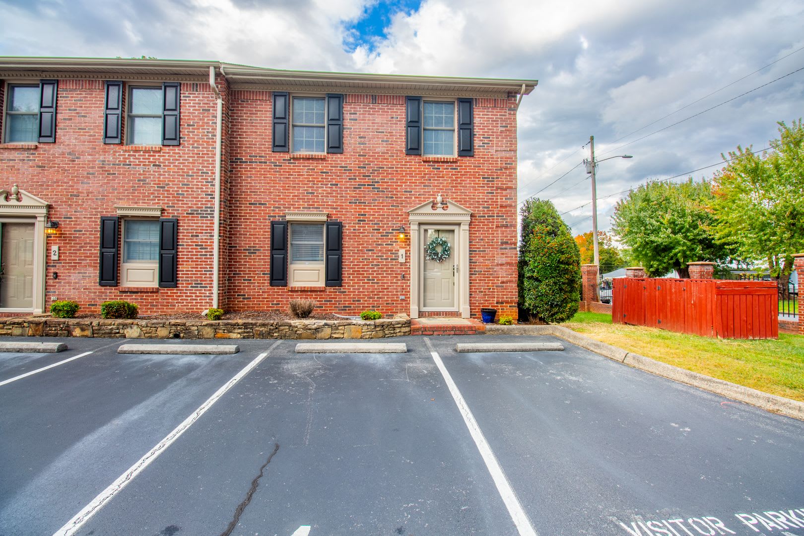 Beautiful 2 Bed, 2.5 Bath Condo in Johnson City – photo 1