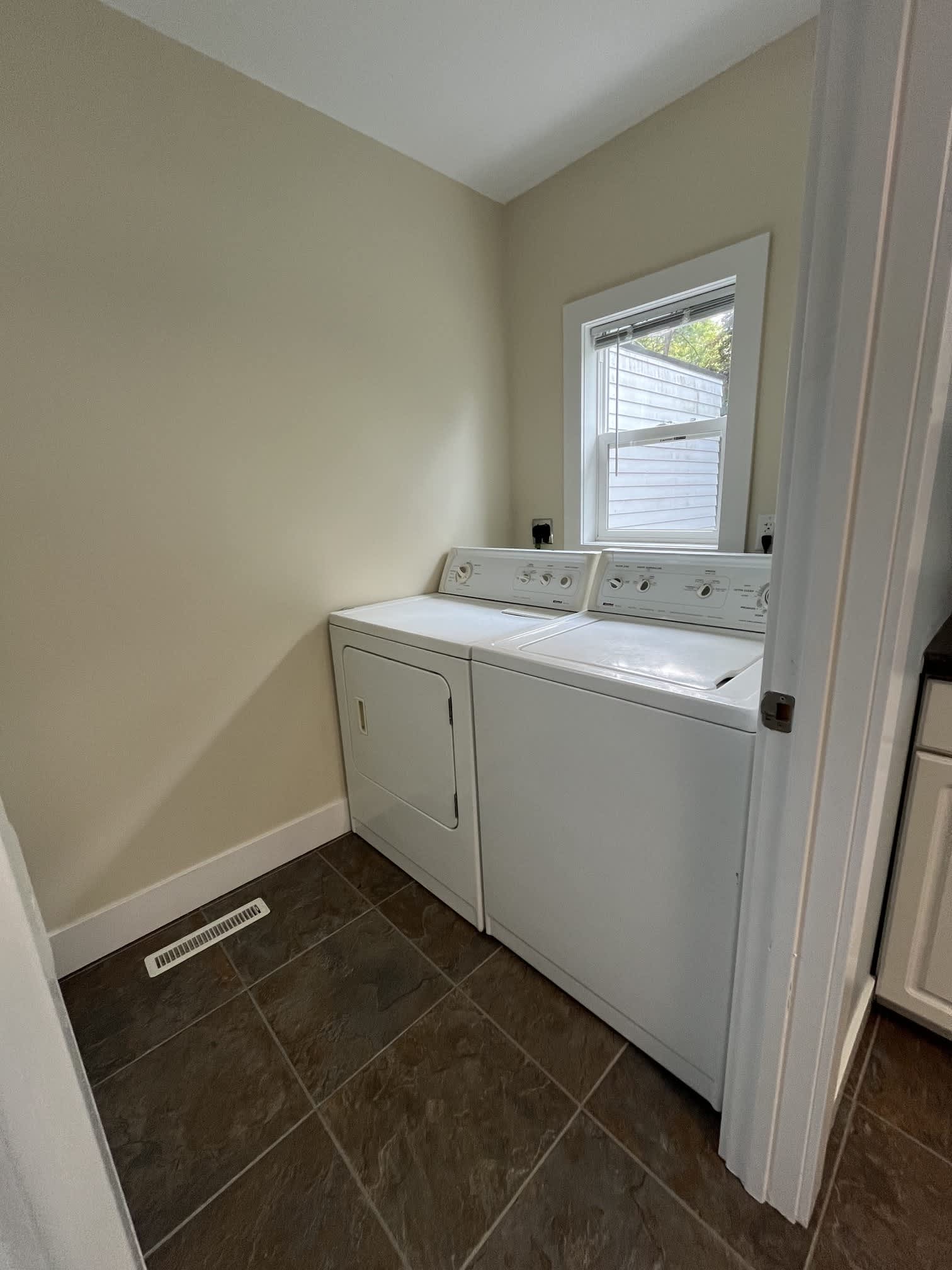 556 Franklin Street – photo 3