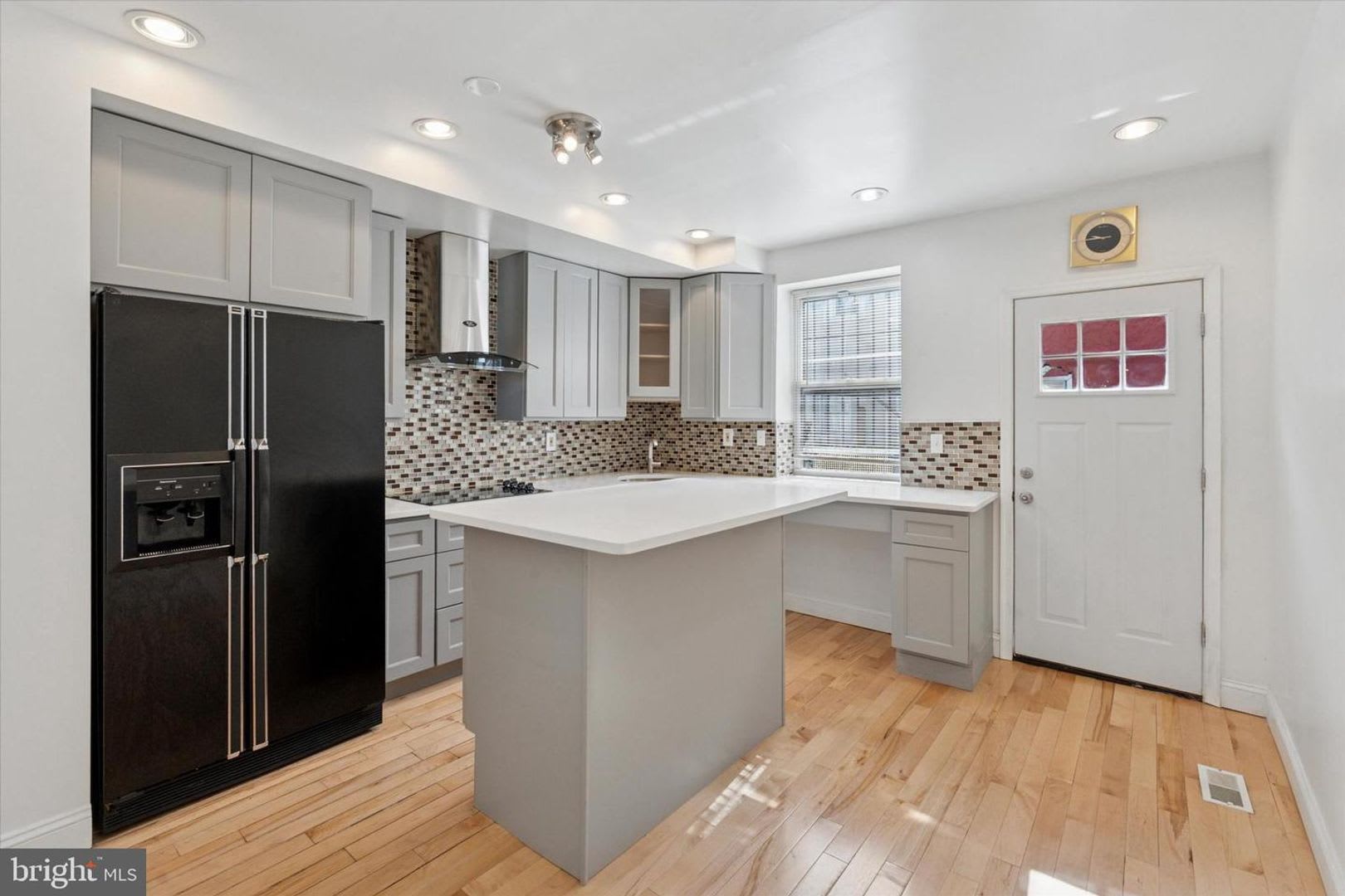 Updated 2BR Townhome with Dual Ensuite Baths, Hardwood Floors & Private Patio in Grays Ferry – photo 1