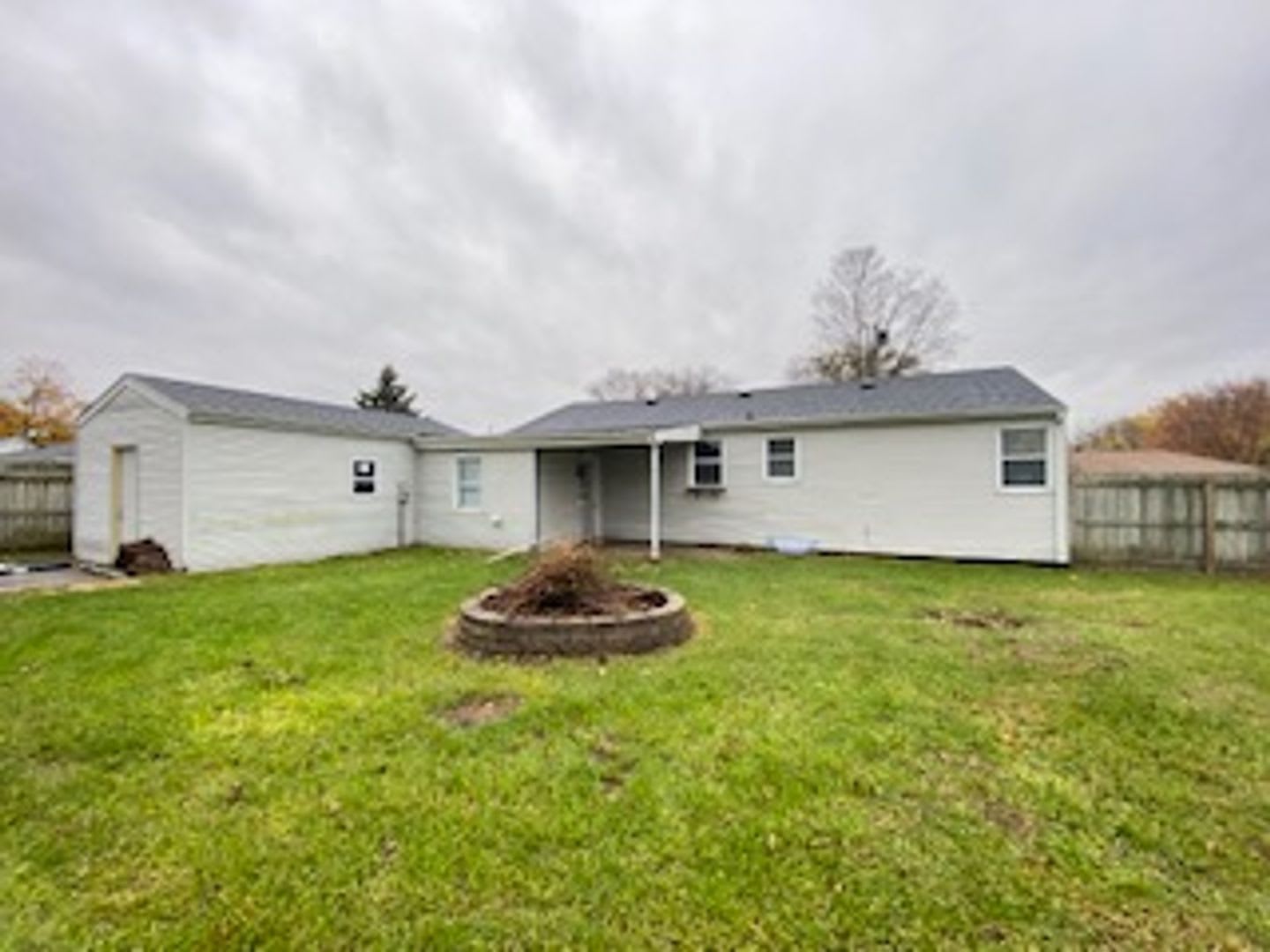500 Off First Month Rent 3 Bedroom Home In Elkhart – photo 2