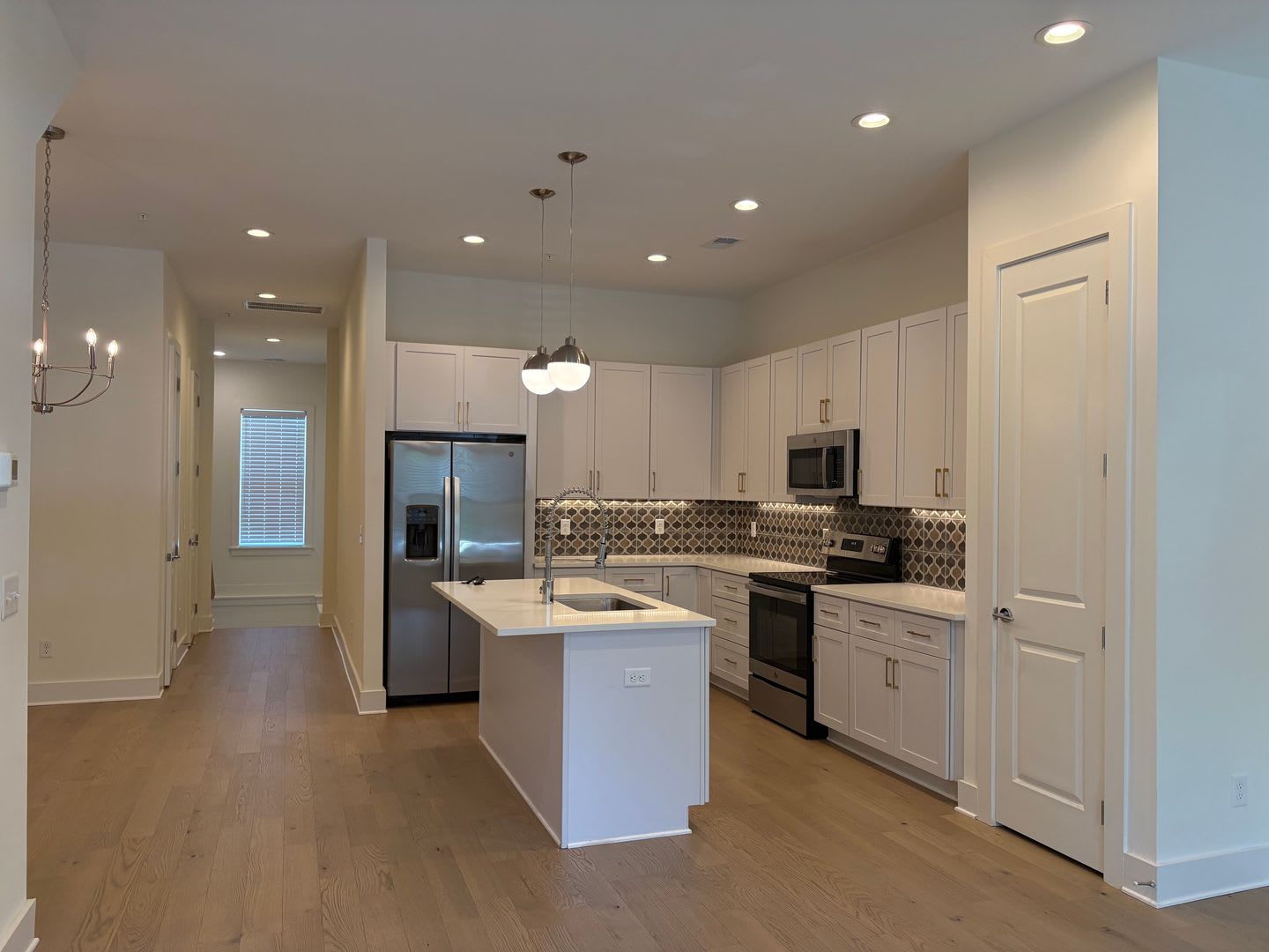Beautiful 2/2.5 townhome near downtown Franklin available! – photo 5