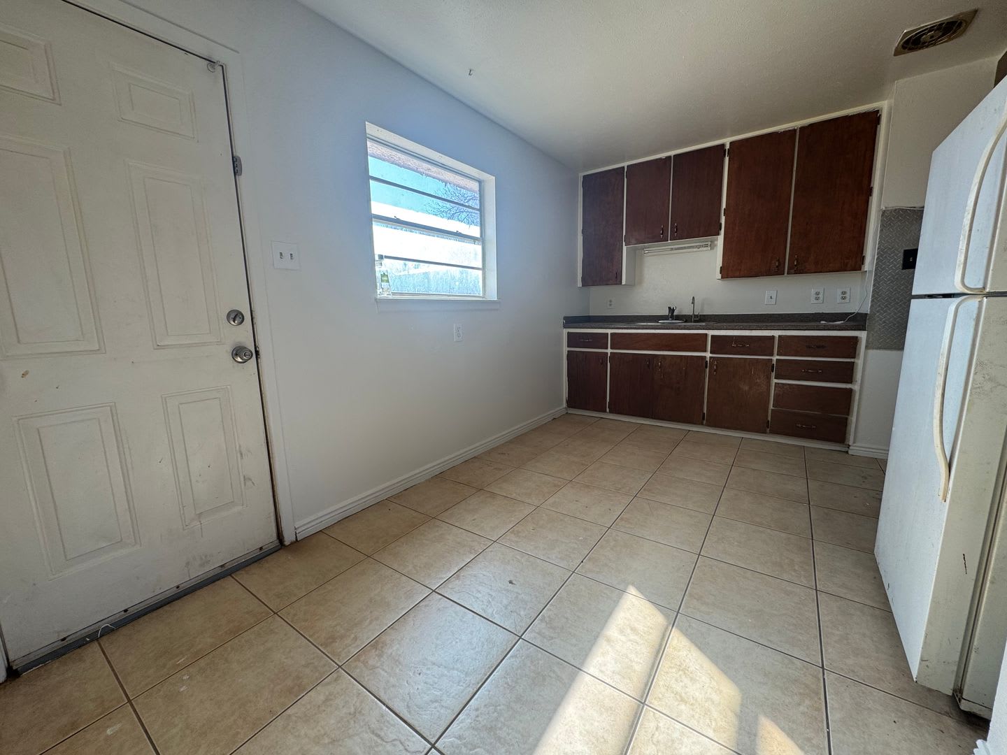 613 S Hemlock – photo 3