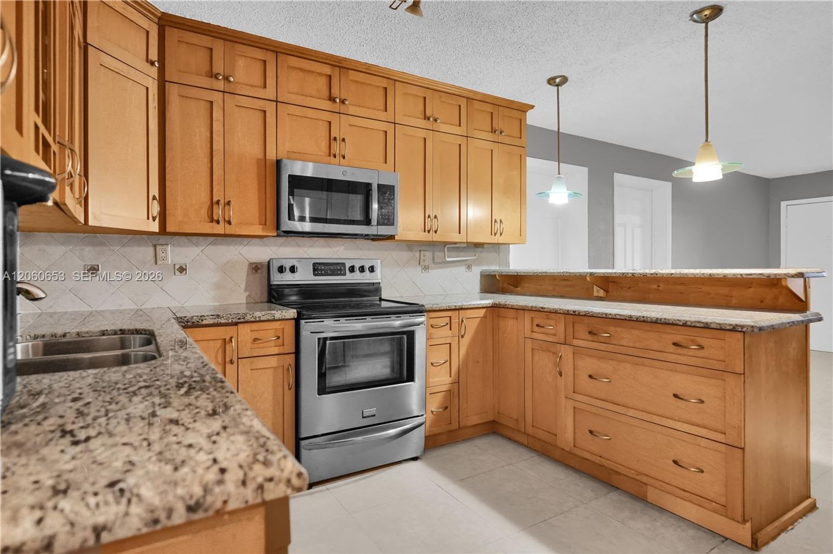 4011 N Meridian Avenue 21, Miami Beach, FL 33140 – photo 1