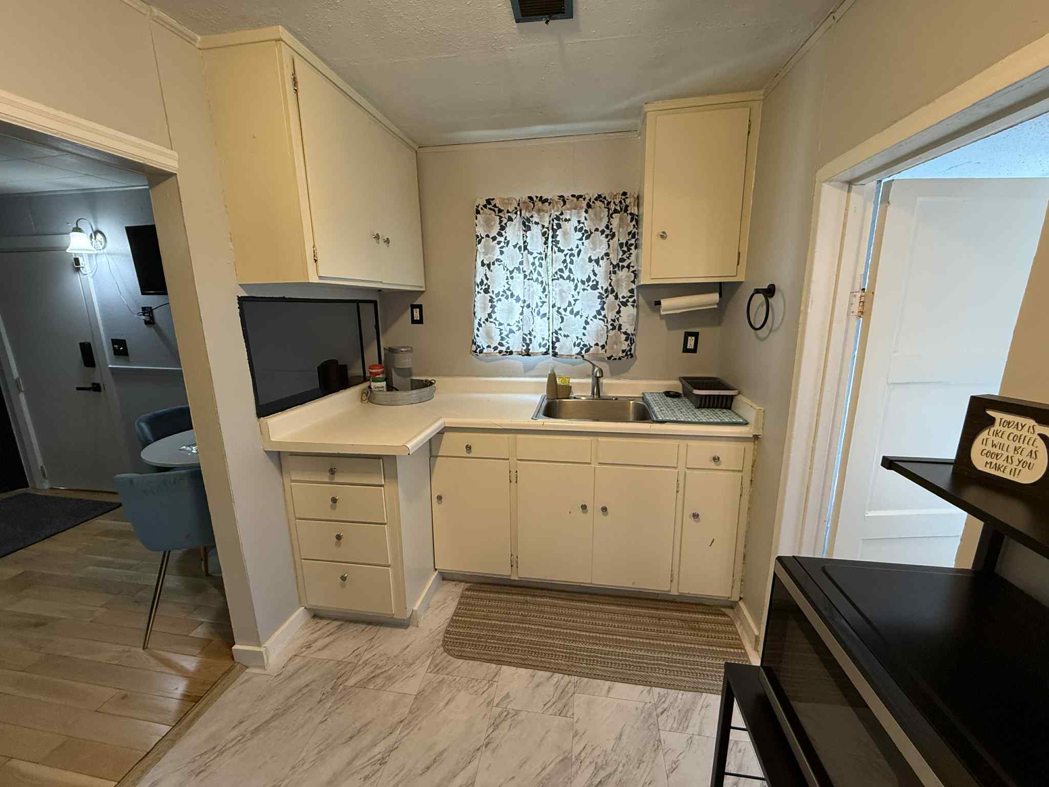 612 Howard Avenue – photo 2