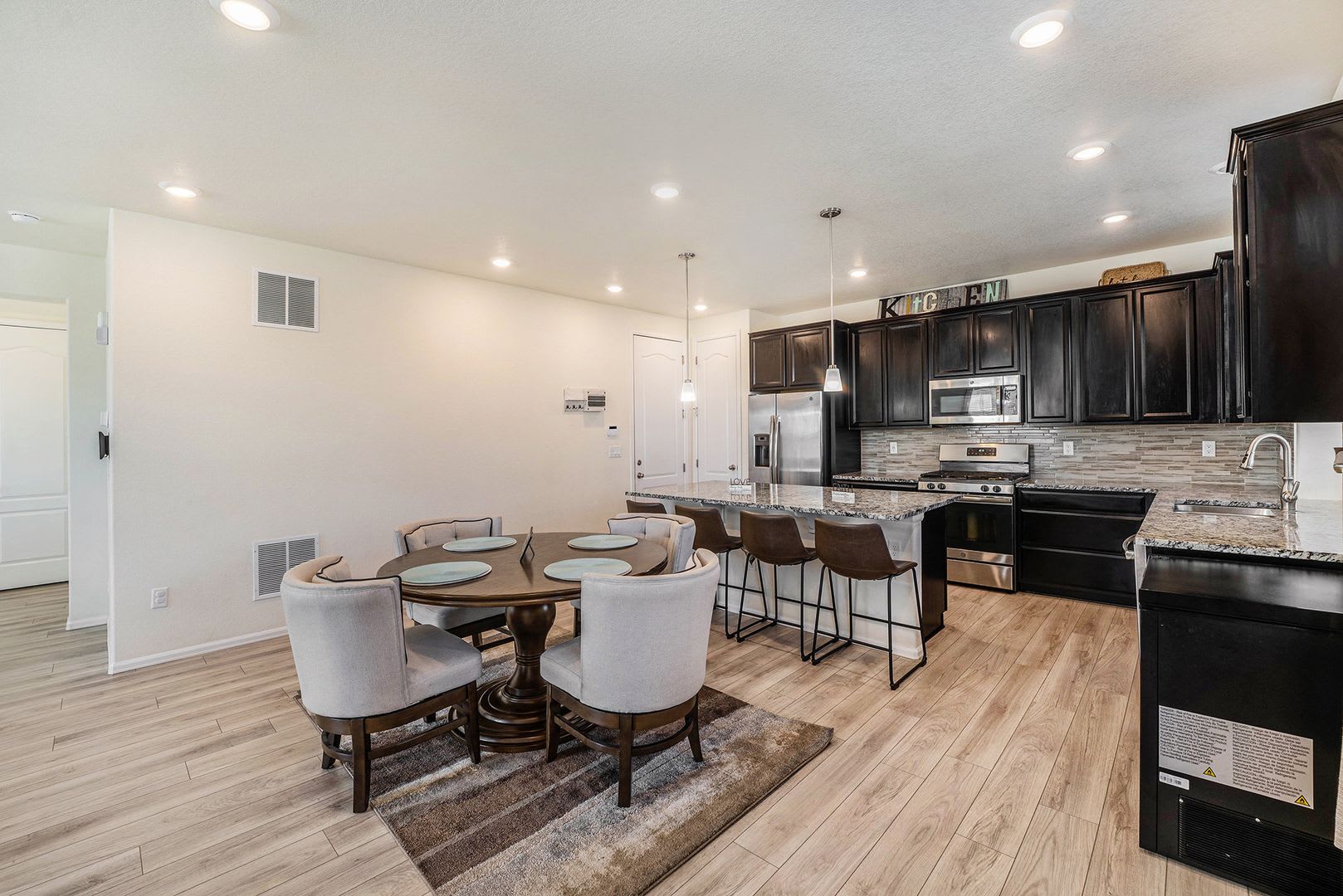 Beautiful Home in Sterling Ranch – photo 5