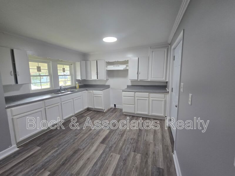 909 Gaines Ave – photo 2