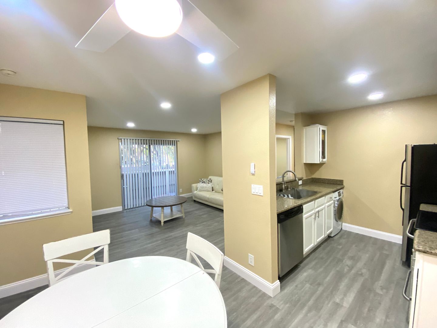 Upgraded 2 Bed 2 Bath Condo for lease in Fremont! – photo 3