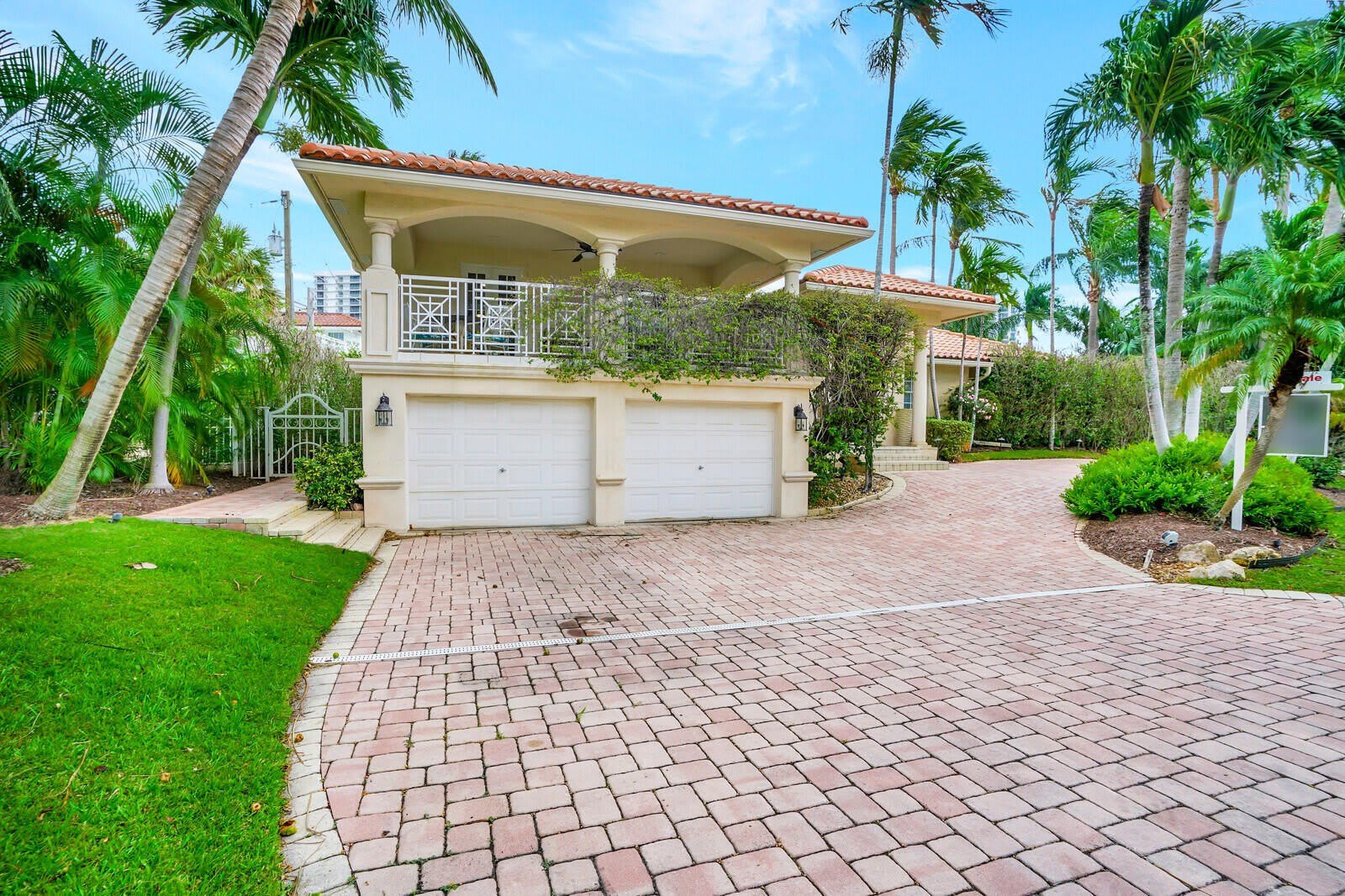 290 E FERN Drive – photo 1