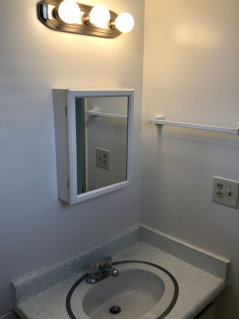 2/2/1 with Den/3rd Bedroom (Elec, Water, Sewer, Hot Water, Gas Included in Rent!) – photo 1
