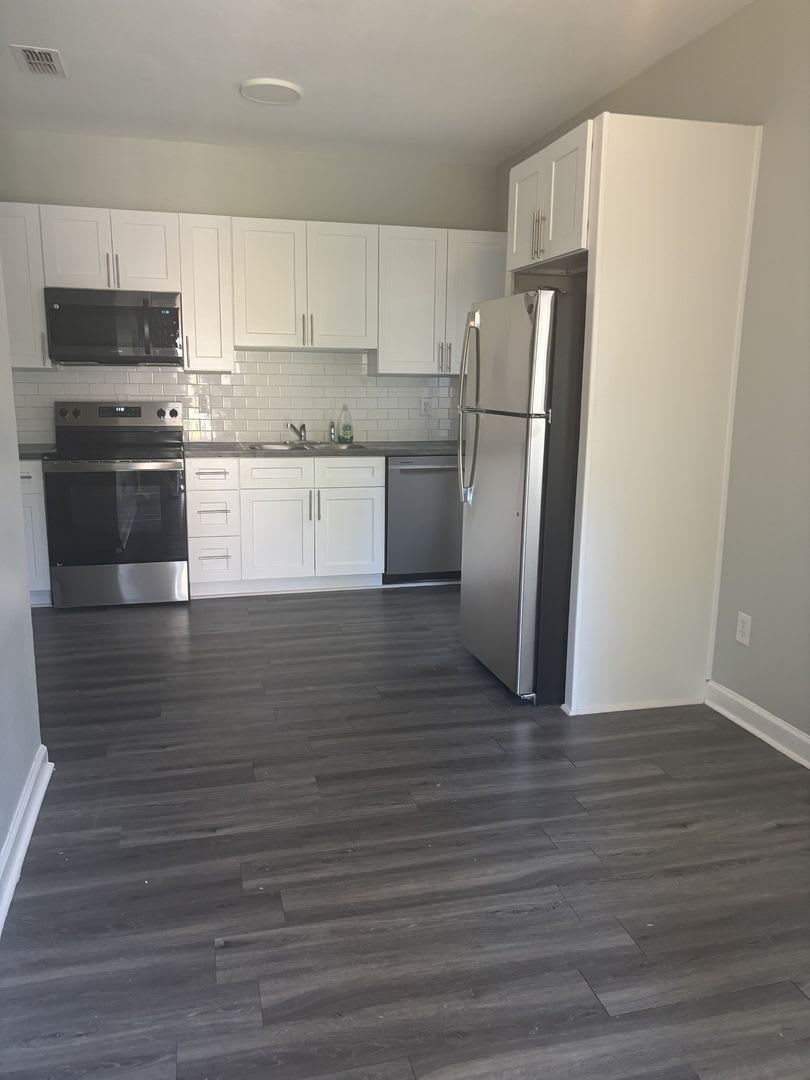 Cozy 3 Bedroom, 1 Bath (Plus Bonus room) Home – photo 2