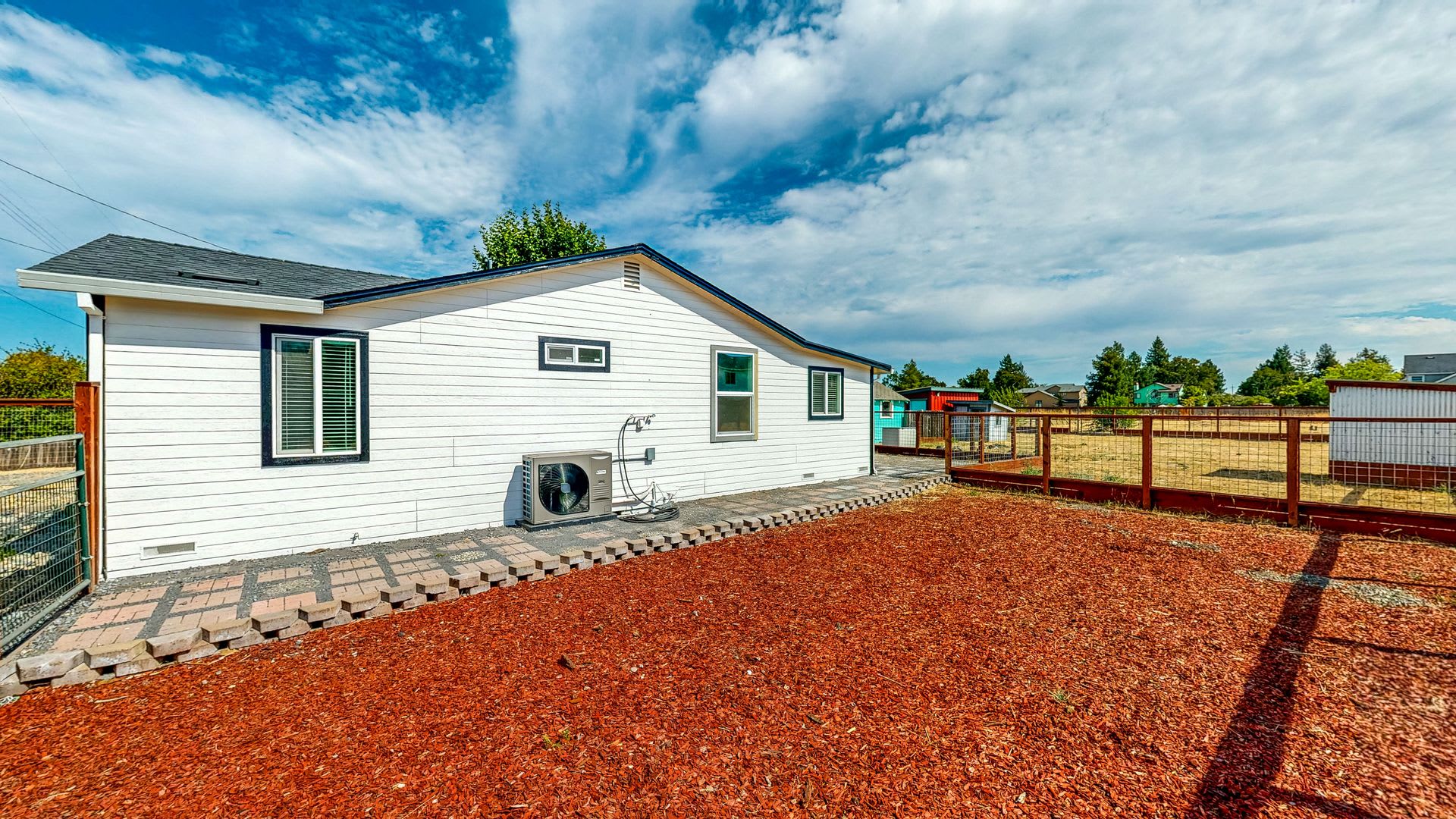 Fully remodeled 2 bedroom 1 bath with TWO BONUS ROOMS & Plenty of Outdoor Space! – photo 5