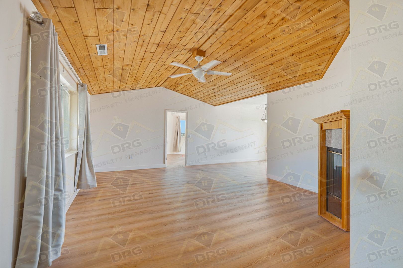 Spacious 5 Bedroom Home available in La Grange – photo 4