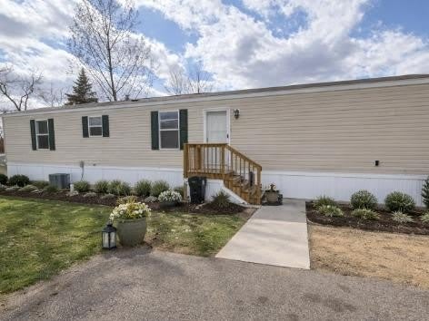 77 HOLLYWOOD DR – photo 1