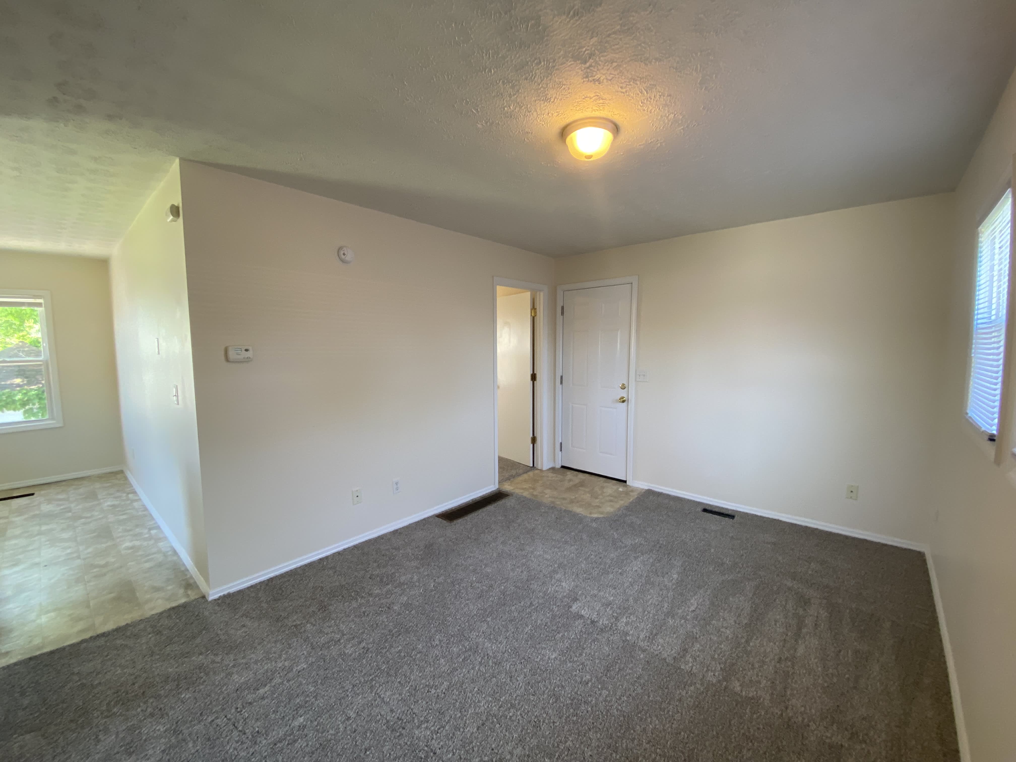 744 Lee St – photo 2