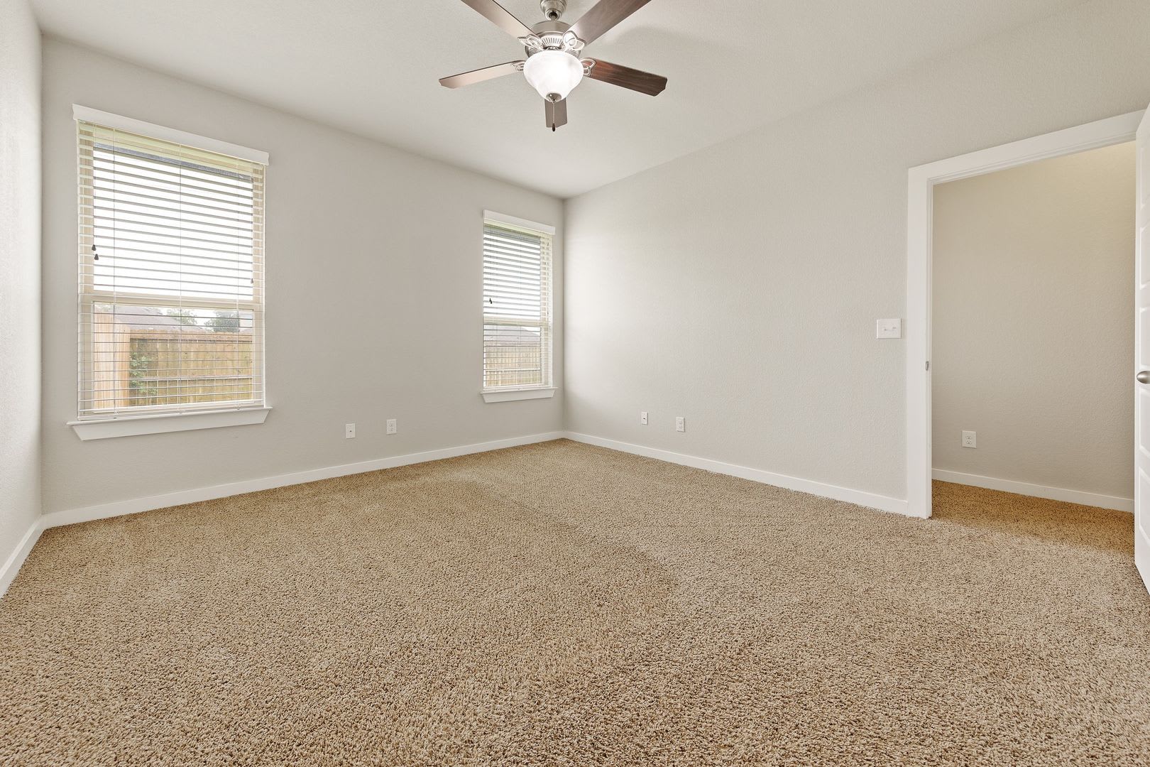 LUXURY TOWNHOME LOCATED IN BASTROP, TEXAS! – photo 5