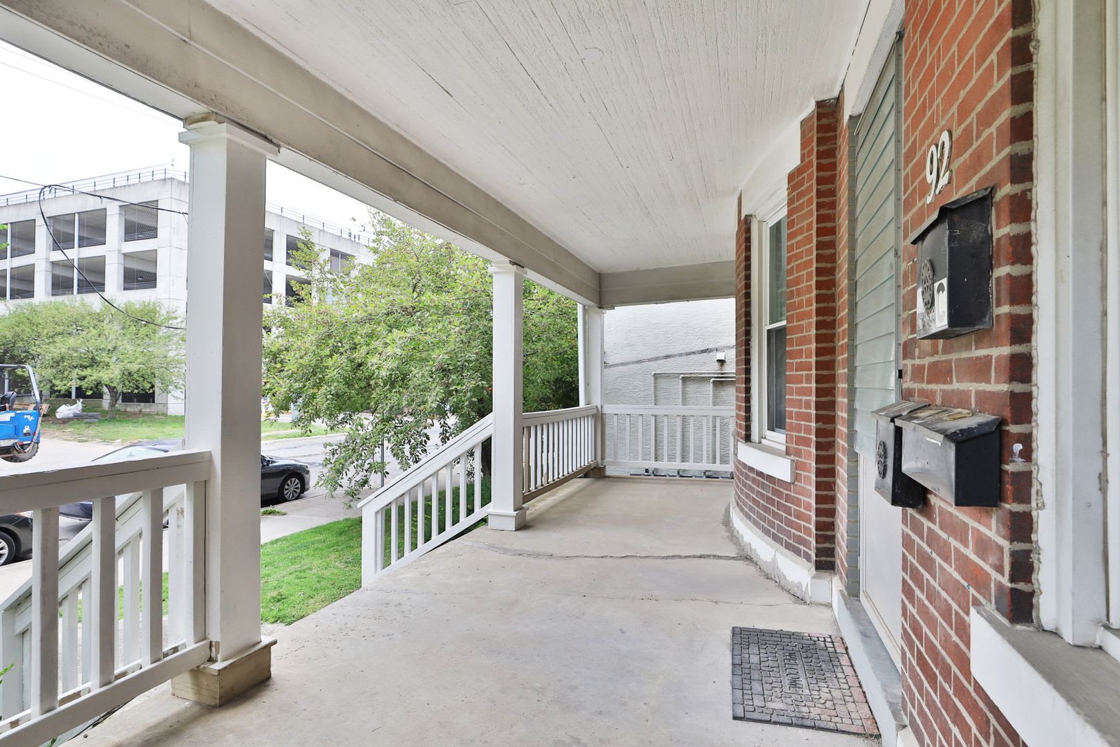 Massive 10 Bedroom Newly Renovated House Perfect for Students, Greek Life, Clubs, and More! – photo 3