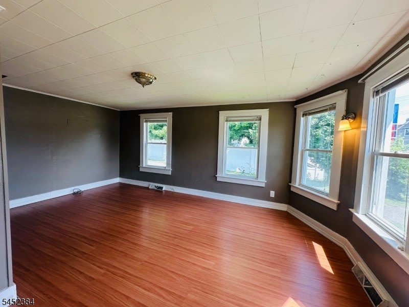 27 Hibernia Ave – photo 5