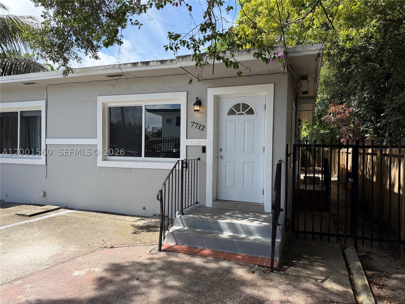 7712 NE 1st Ct – photo 1