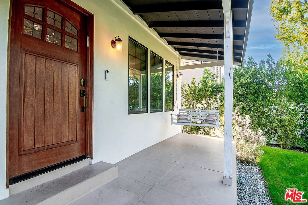 13220 Erwin St – photo 1