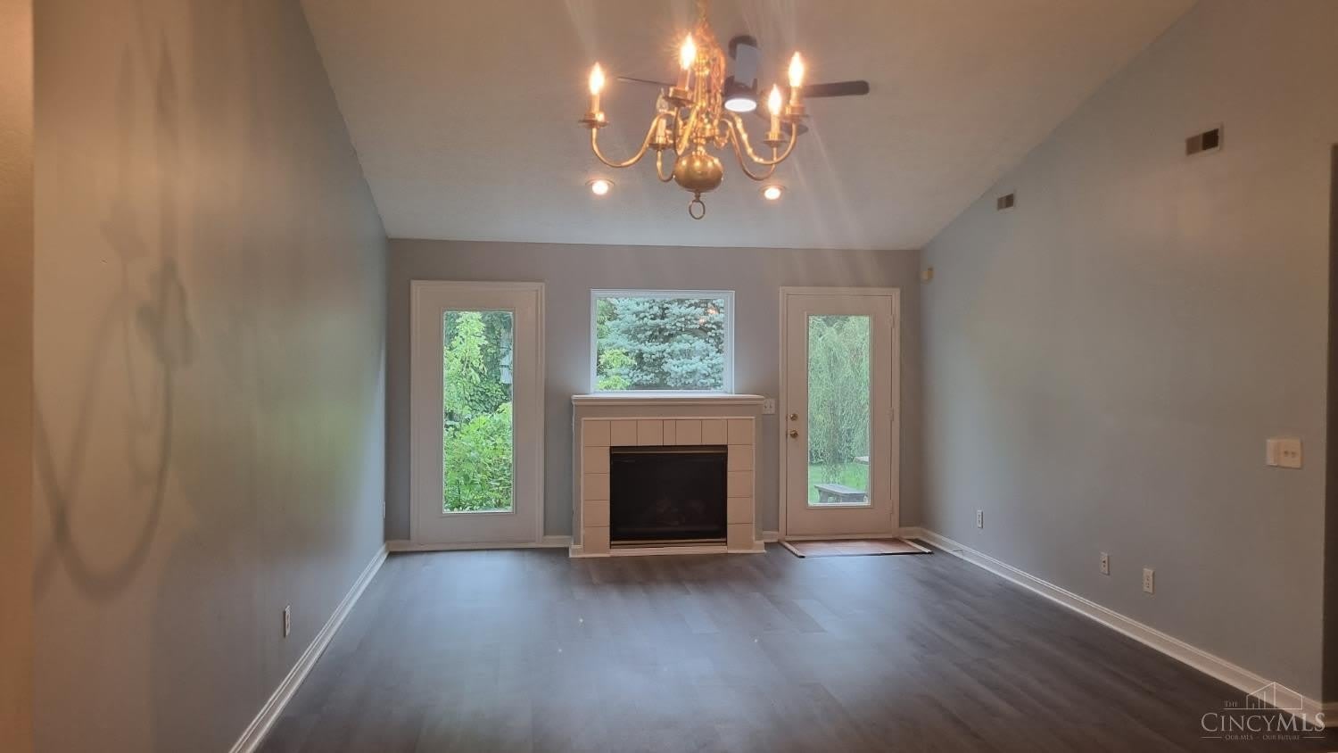 210 Elmwood Drive – photo 2