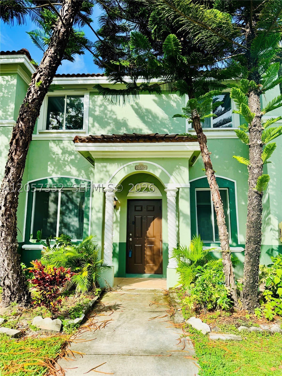 1592 SE 27th Ct – photo 1