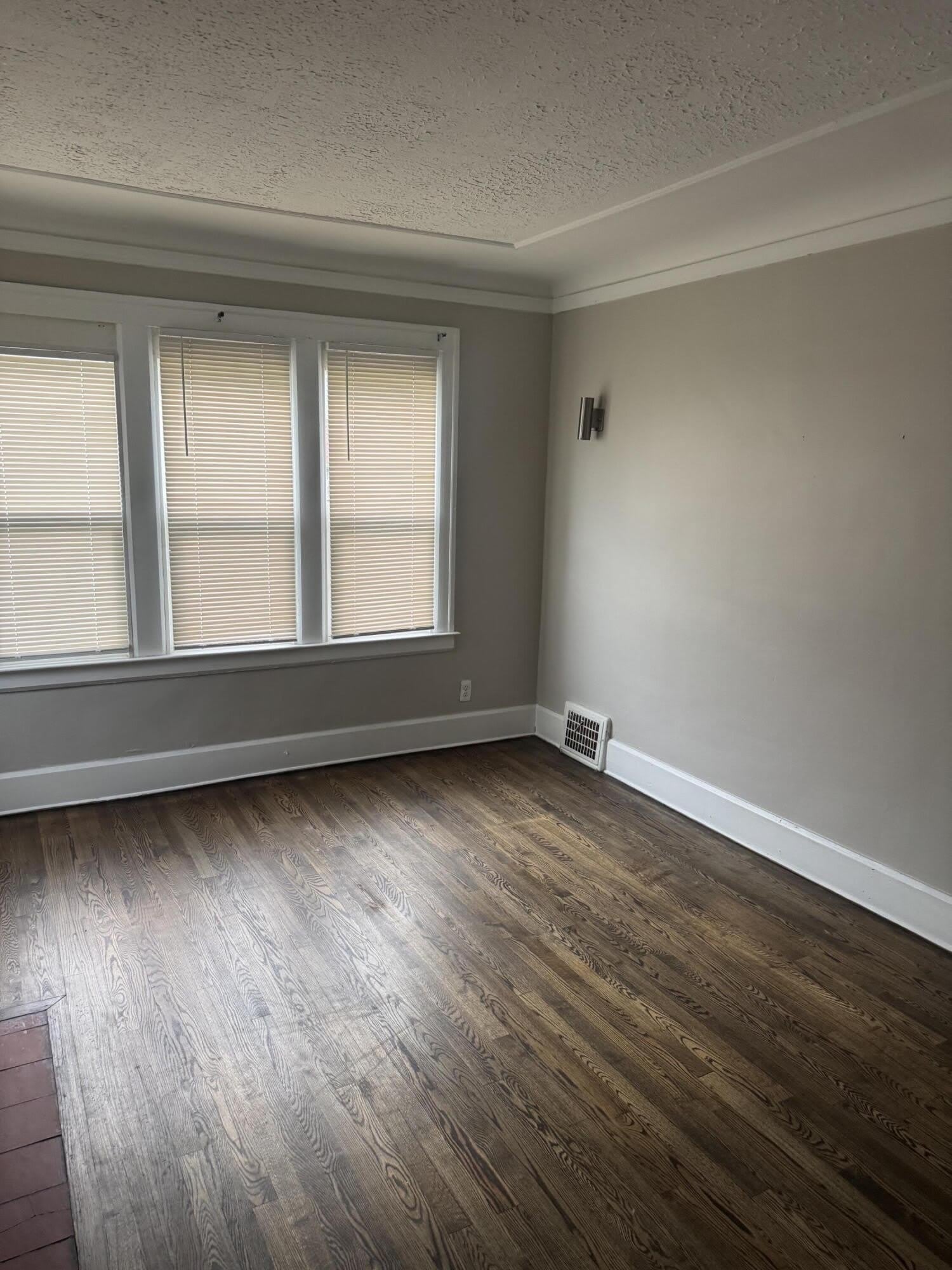15940 Hackett Street – photo 2