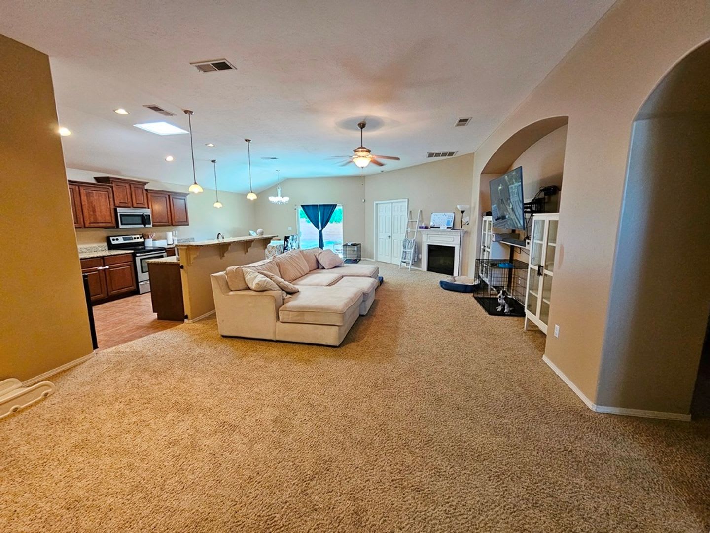 Spacious Golf Course Area Home with 4 Bedrooms & 2 Baths – photo 2