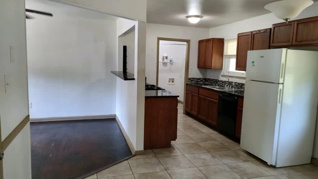 724 W Avenue E – photo 2