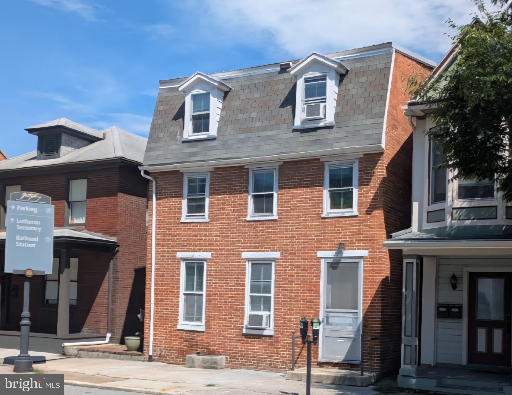 126 E YORK Street – photo 1