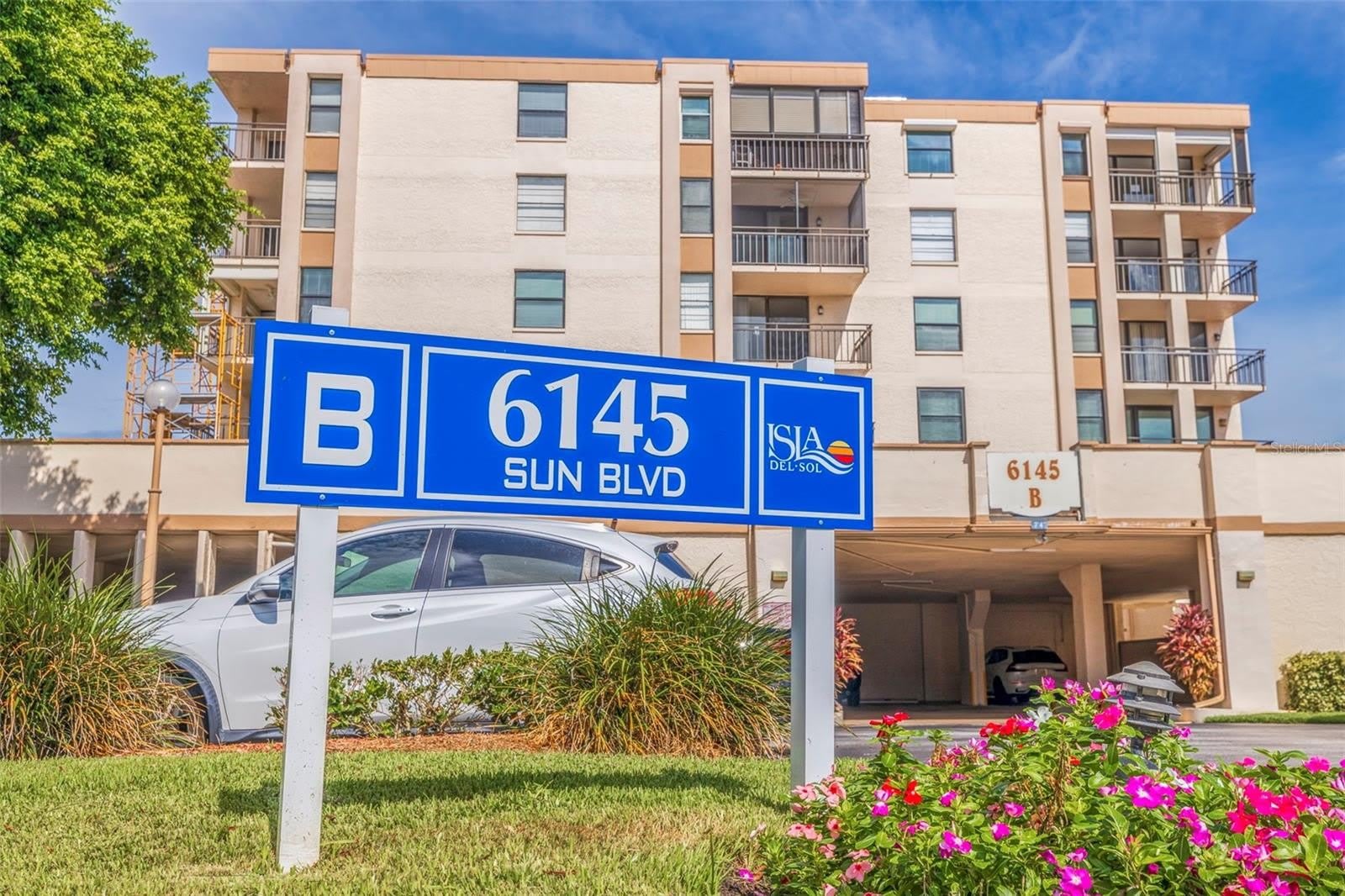 6145 SUN Boulevard – photo 2
