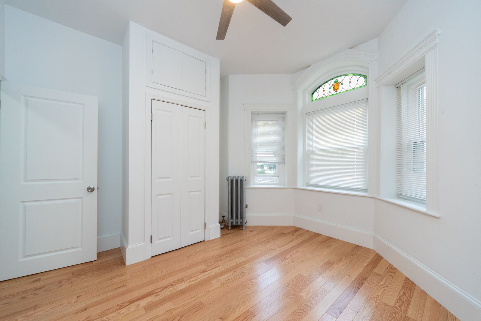 Charming 4 Bedroom- No Broker Fee – photo 4