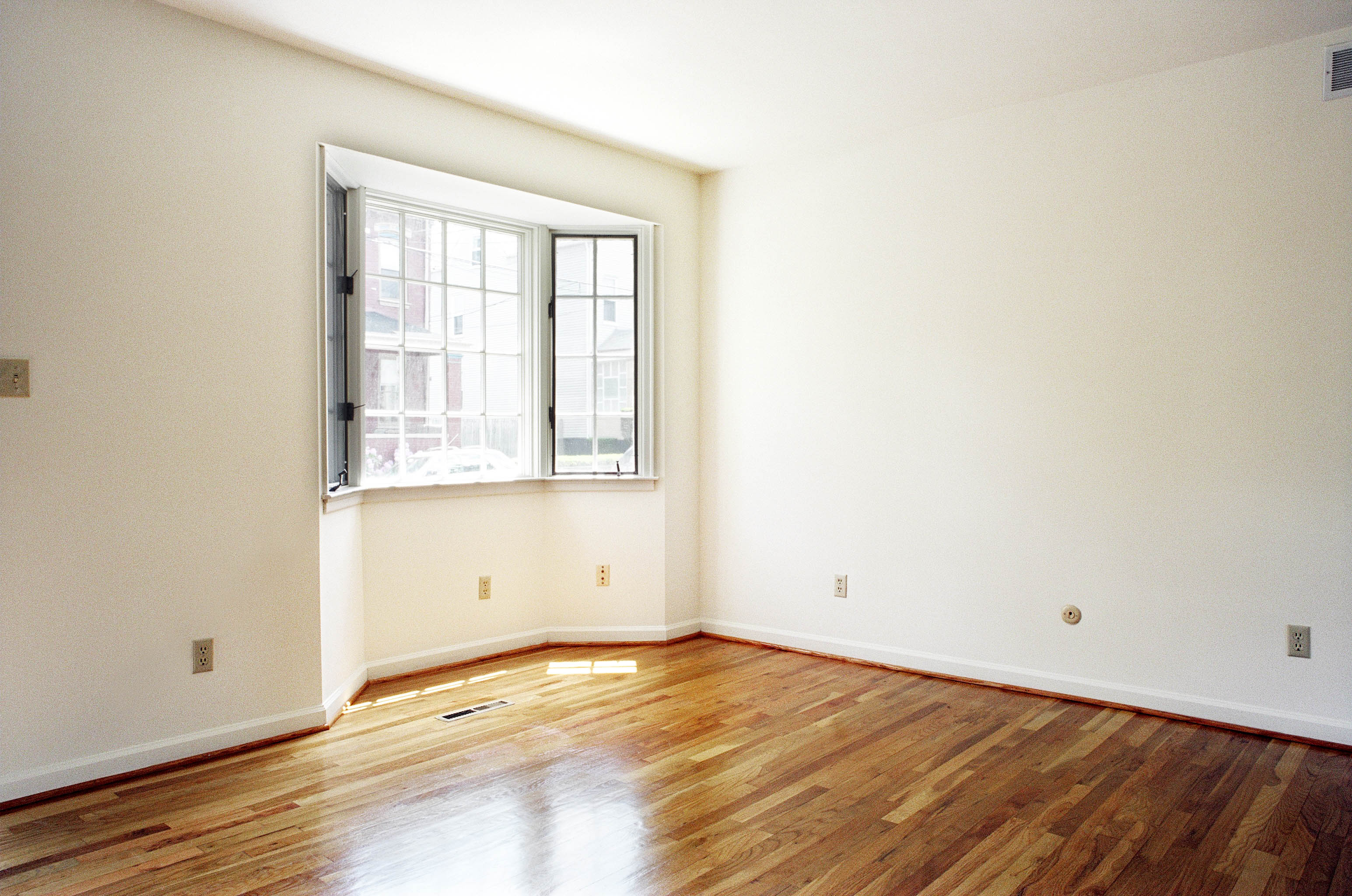 6413 Howe St – photo 2