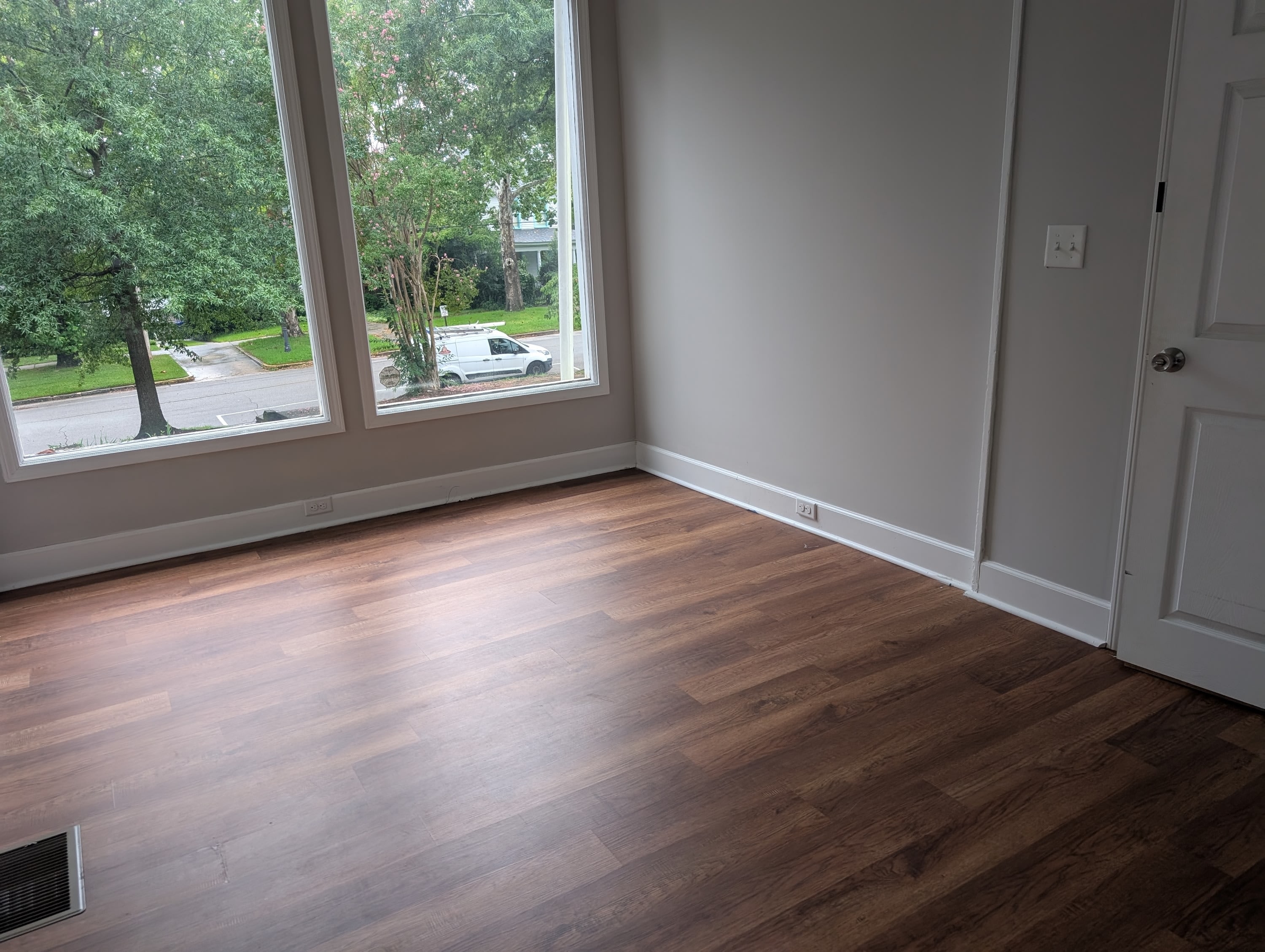 1907 Pendleton Street – photo 5