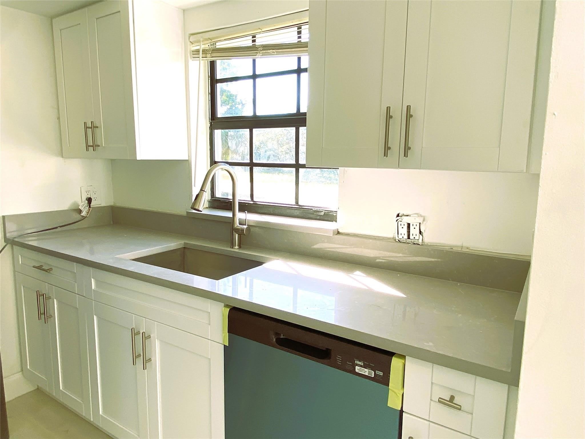 320 Nw 4Th Avenue – photo 5
