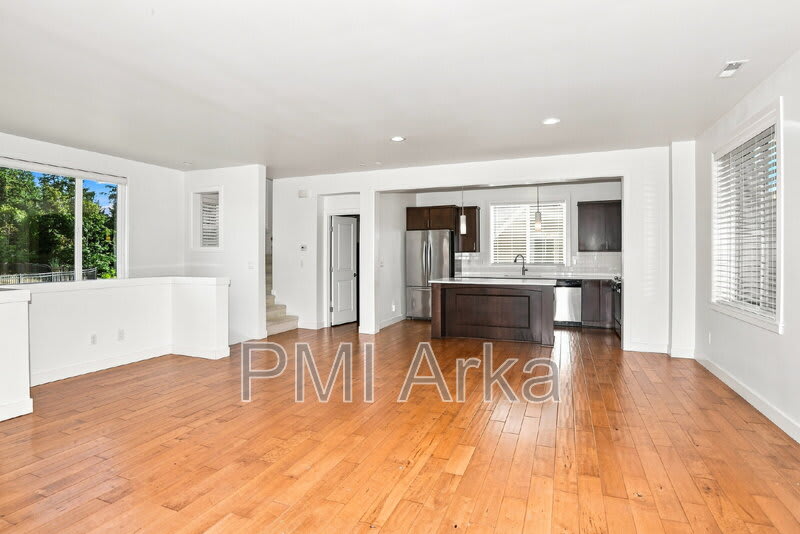 301 NE Denny Way – photo 1