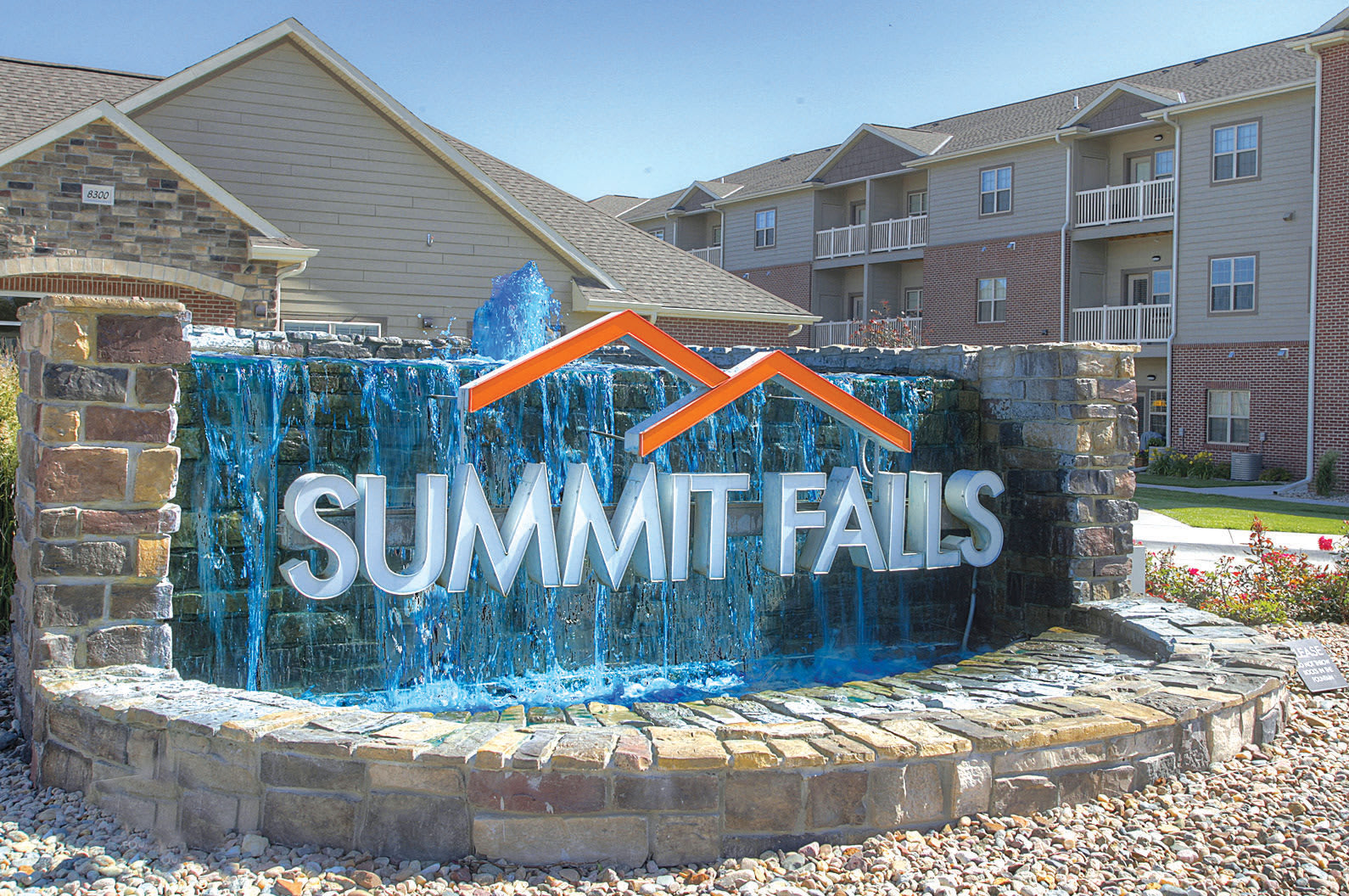 Lincoln Summit Falls Apartments & Townhomes – photo 2