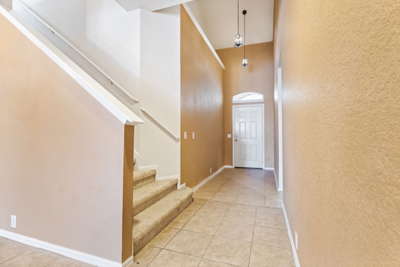 Spacious 4 Bedroom Home With Game Room 3 Car Garage – photo 4