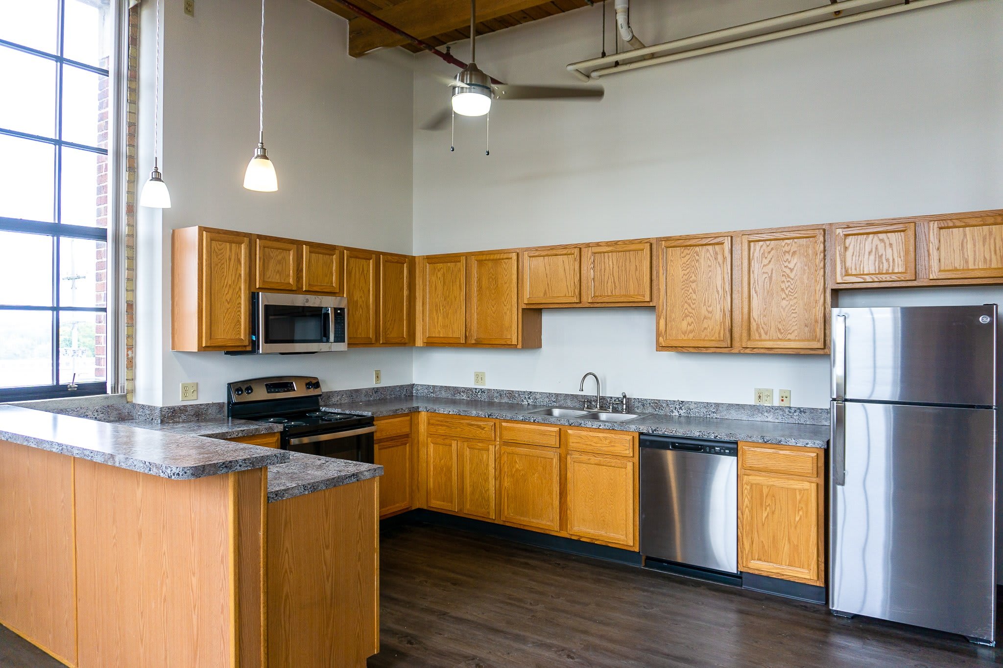 Off Broadway Apartments – photo 4
