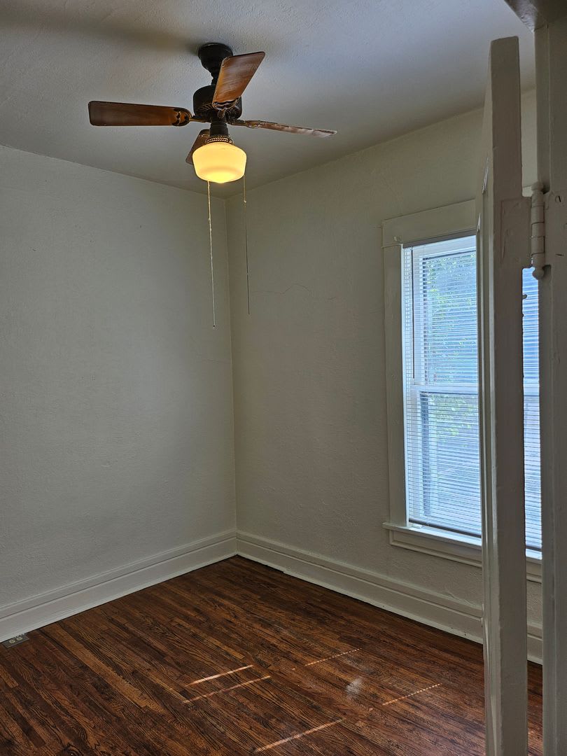 All Prospective Tenants Must Submit A 58 Non Refundable Application Fee Per Applicant Online And Be Pre Qualified Prior To Any Showings – photo 4